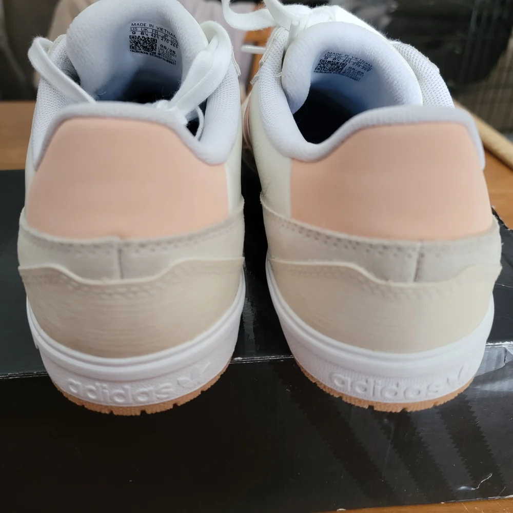 Adidas Tyshawn II Wonder White & Powder Coral Mens 9 / Womens 10 NWT - Picture 6 of 14